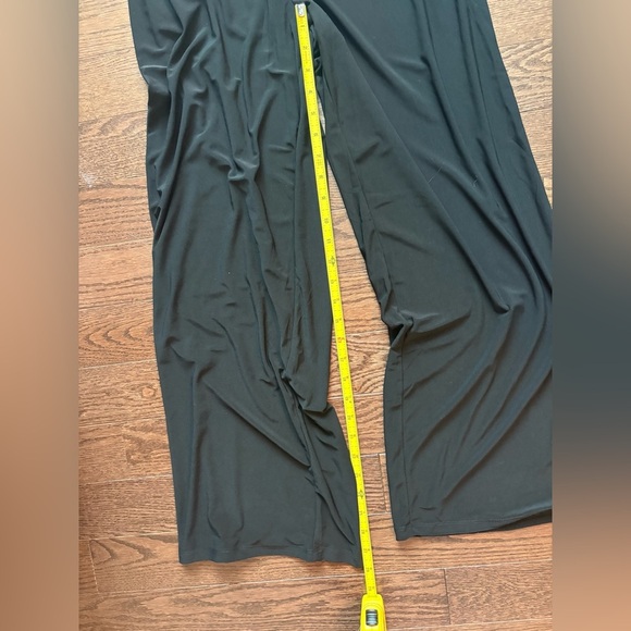 Anne Klein size 8 jumpsuit Black Zip-Up Jumpsuit with Gold Accents NWOT - Picture 6 of 7